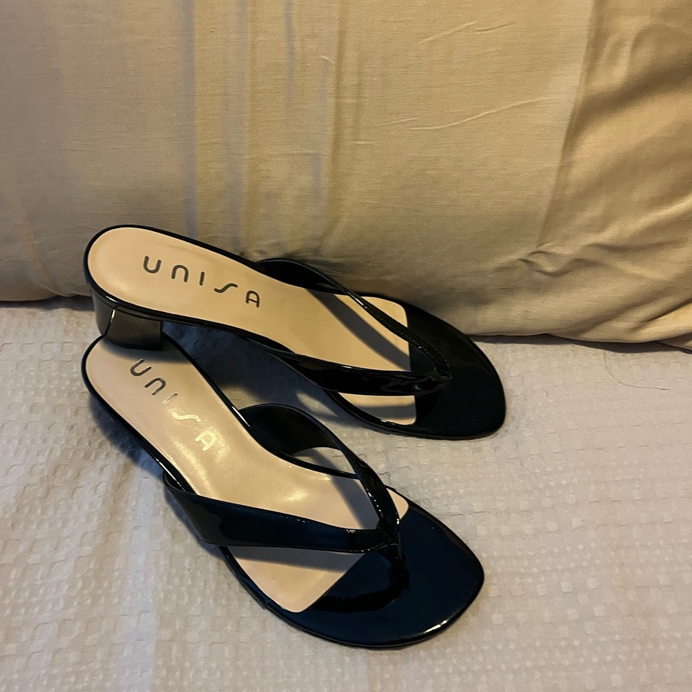 Unisa black patent sandal size 9. Like new without tags